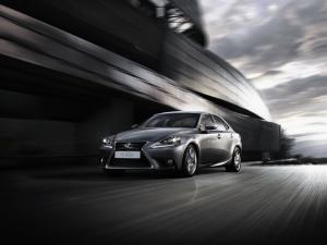 Lexus IS300h 2013 года